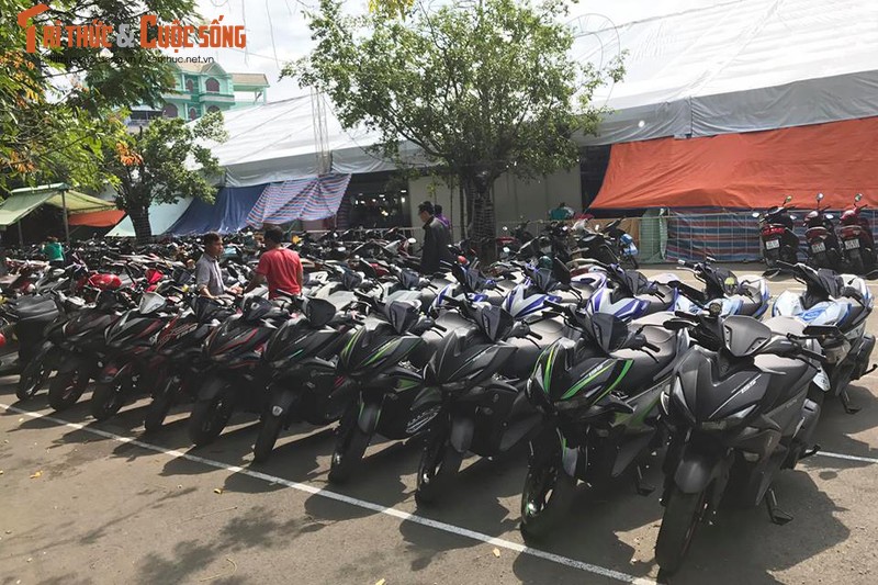 Gan 100 xe tay ga Yamaha NVX 155 gap mat tai Ha Noi